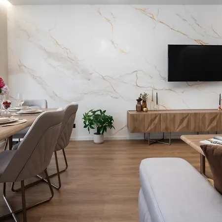 Manu Art Living Prestige Center شقة *