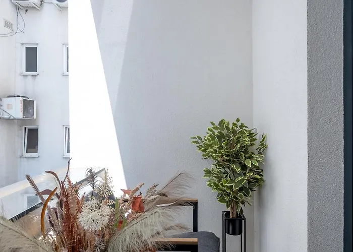 Manu Art Living Prestige Victoriei *